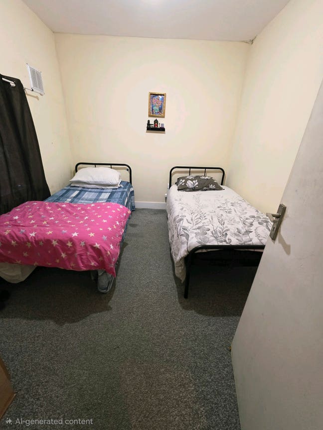 Double room available in E6  Main Photo