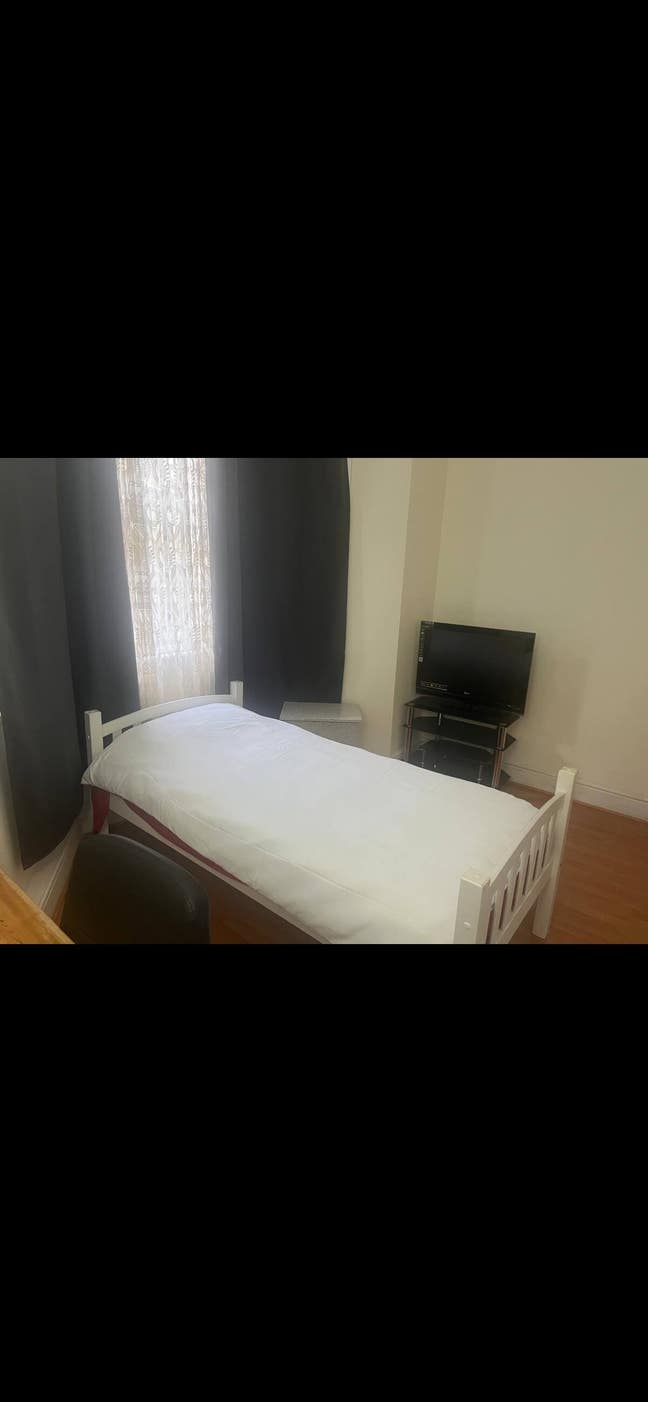  Clean  and  Spacious  Room  Available- female Main Photo