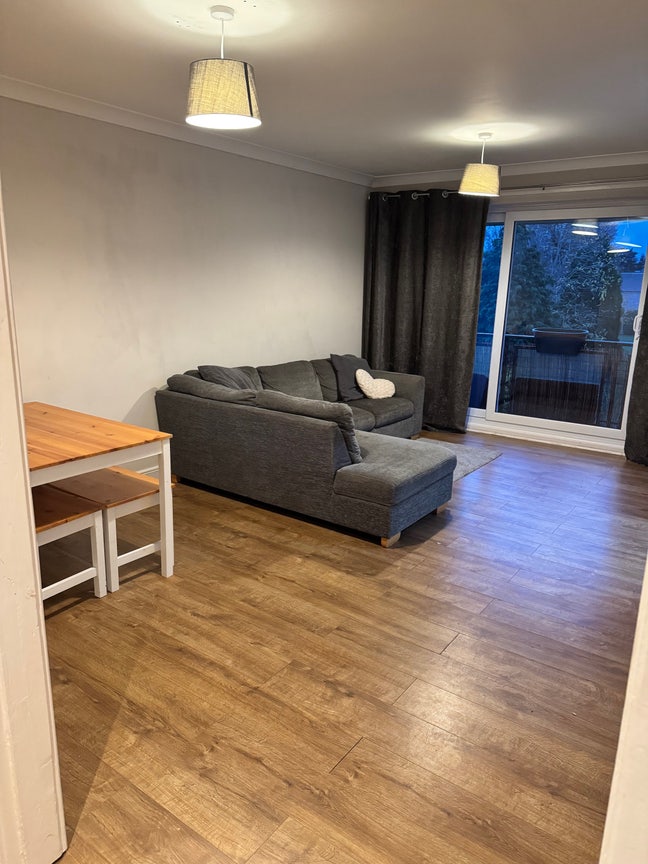 Double Room in two bed flat in Weybridge/Oatland Main Photo