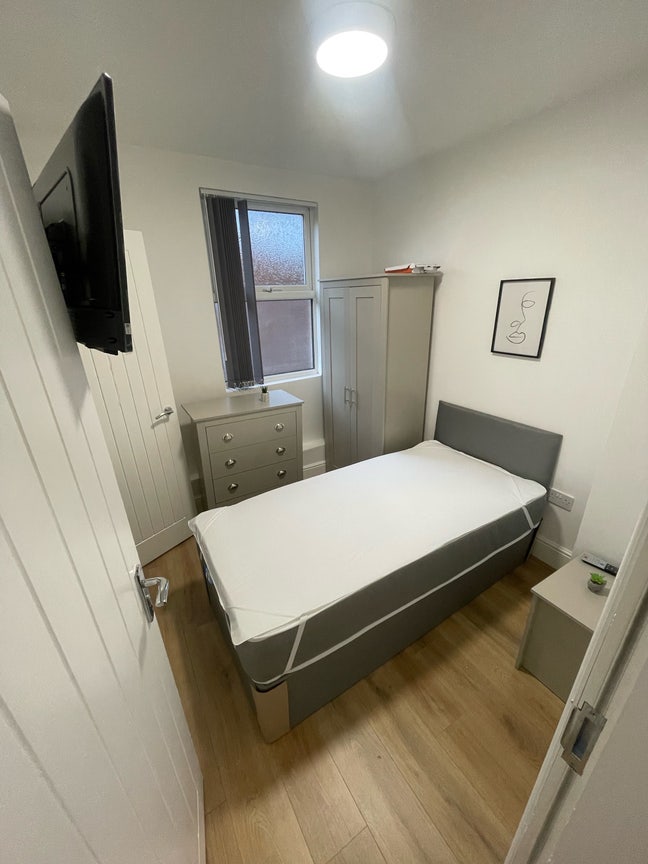 🚨 25% off 1St Rent & 2 En Suite Rooms🚨 Main Photo