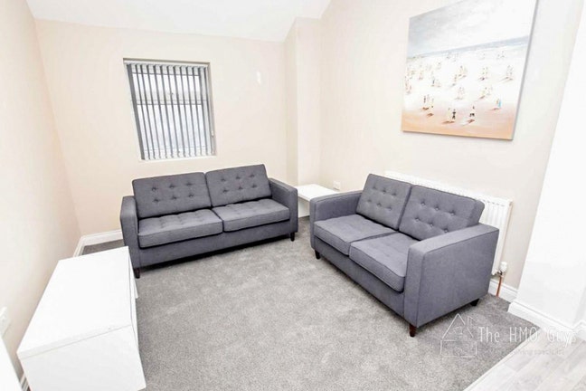 Spacious Furnished Ensuite Rooms! Ideal Location ! Main Photo