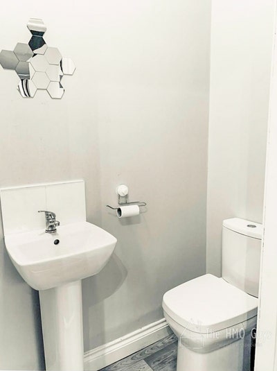 Spacious Furnished Ensuite Rooms! Ideal Location ! Main Photo