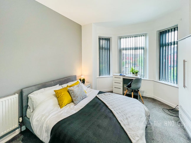 Spacious Furnished Ensuite Rooms! Ideal Location ! Main Photo