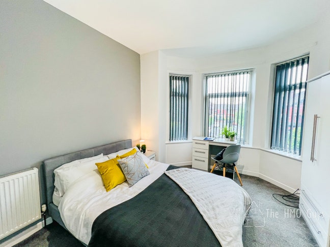 Spacious Furnished Ensuite Rooms! Ideal Location ! Main Photo