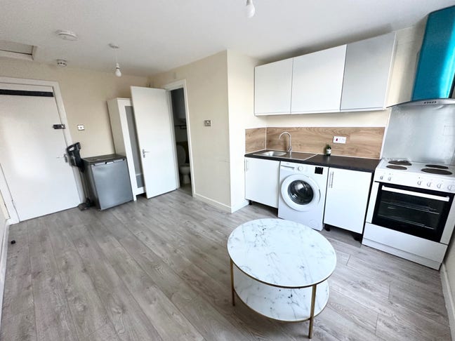 ***Studio Flat to Rent in EN3*** Main Photo