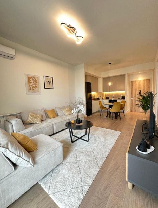 Modern 1-Bed, 1-Bath Apartment with Spacious Livin Main Photo