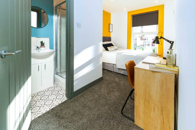 Modern Ensuite Room | Manchester | Bills Inc Main Photo
