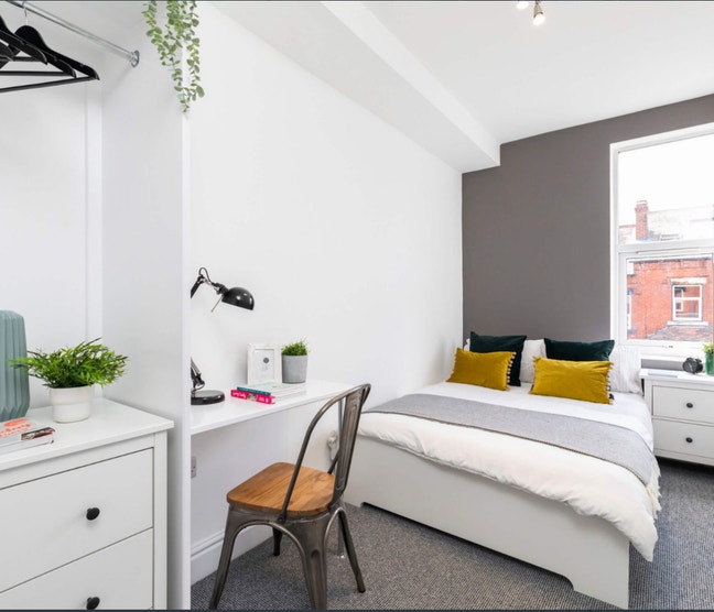 L ok very 8 bedroom house tenancy take over  Main Photo