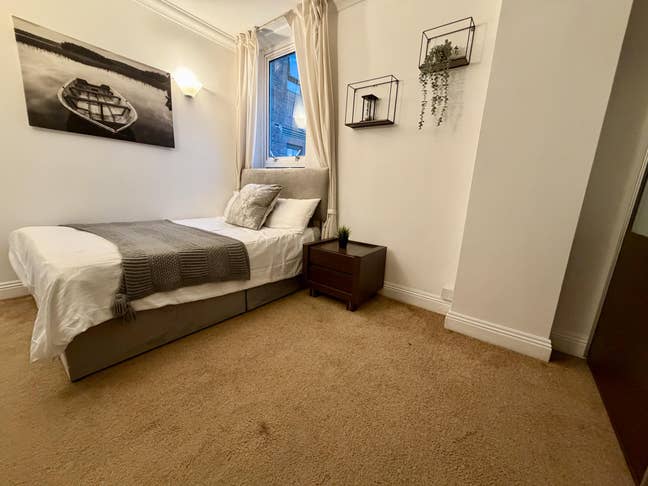 Ensuite room in  Crossharbour Main Photo