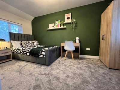 Lovely Professional House Share - Stockport Main Photo