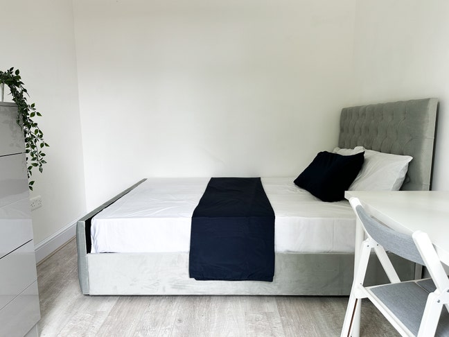 Single Room | 2 Minutes Walking Willesden Station  Main Photo