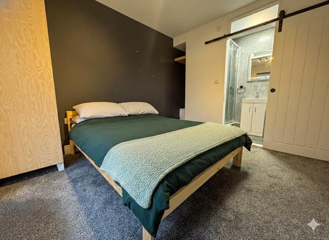 2 Double En-Suite Rooms on Ravens Court,Ely (14RC) Main Photo