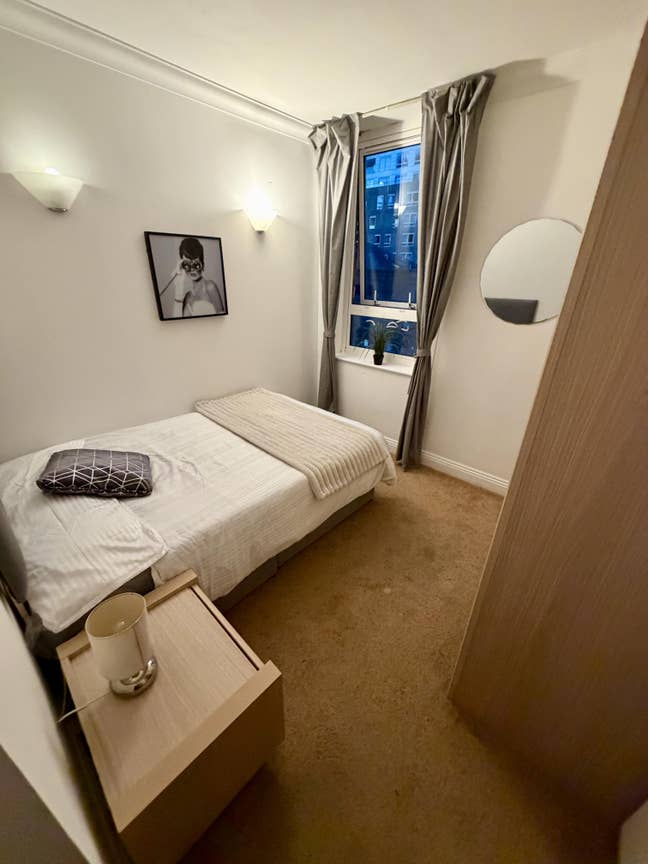 Newly furbished room - Bills included Main Photo