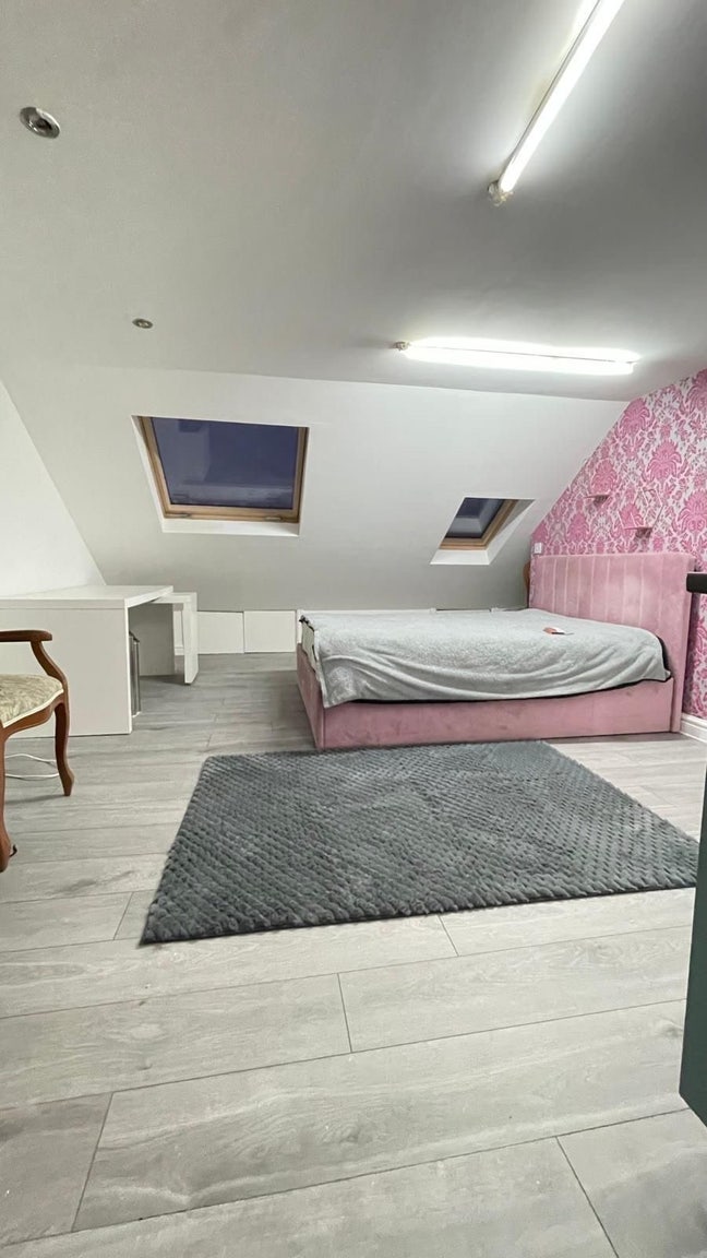 Large Spacious Ensuite Studio Loft Great Transport Main Photo