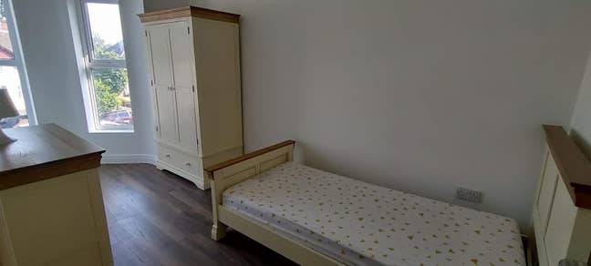 
🏥 Warm & Quiet Single Room| Walk to Russells Hal Main Photo