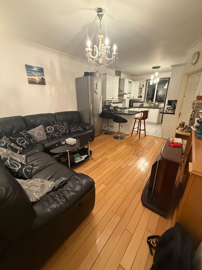 Double room fully furnished   Main Photo