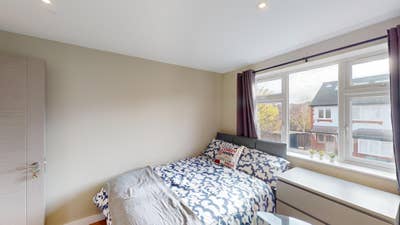 Studio flat with private bathroom and kitchenette  Main Photo