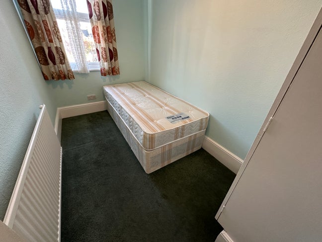2 Single Room | 2 Mins from Willesden Green  Main Photo