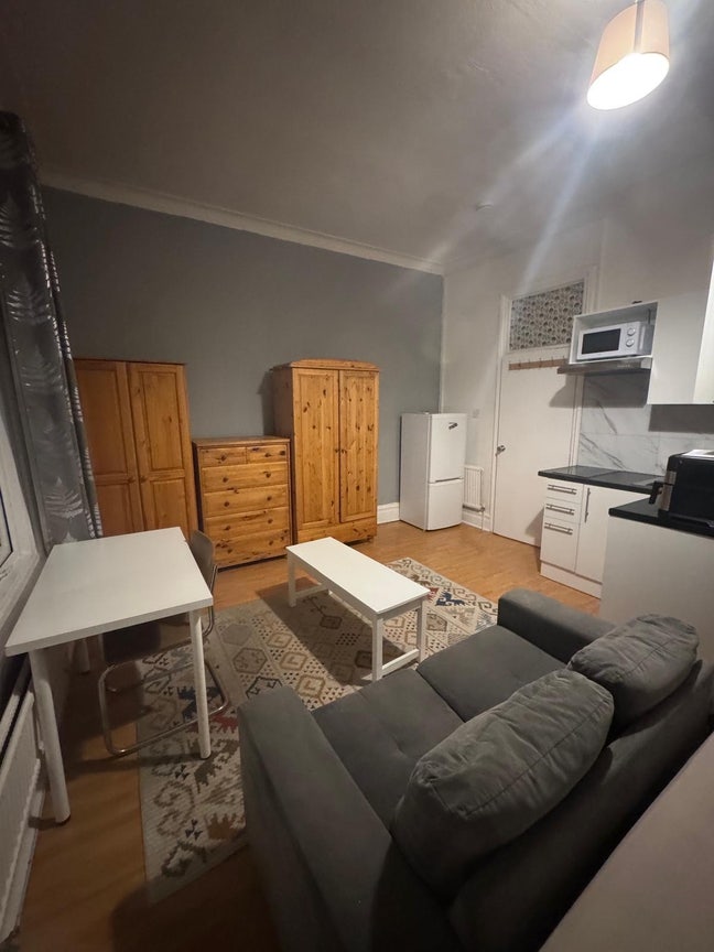 🛏️ Studio for Single to Let in - Finchley  Road Main Photo