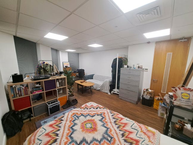 Large room in guardianship with AC  Main Photo