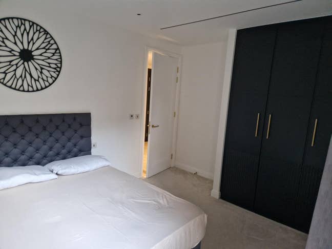 Short term king size room in high spec apartment Main Photo