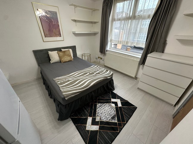 🛏️ Double Room for Single Use in- Dollis Hill Main Photo