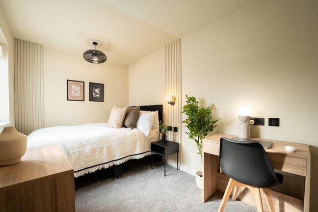 Stunning Ensuite | Sound Proof Rooms | Bills Inc Main Photo