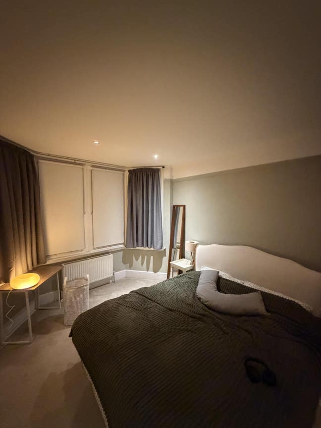 Whole floor to yourself - huge double room Main Photo