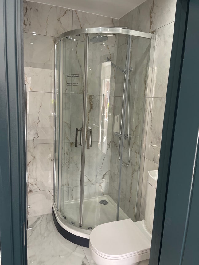 One double room with en-suite  Main Photo