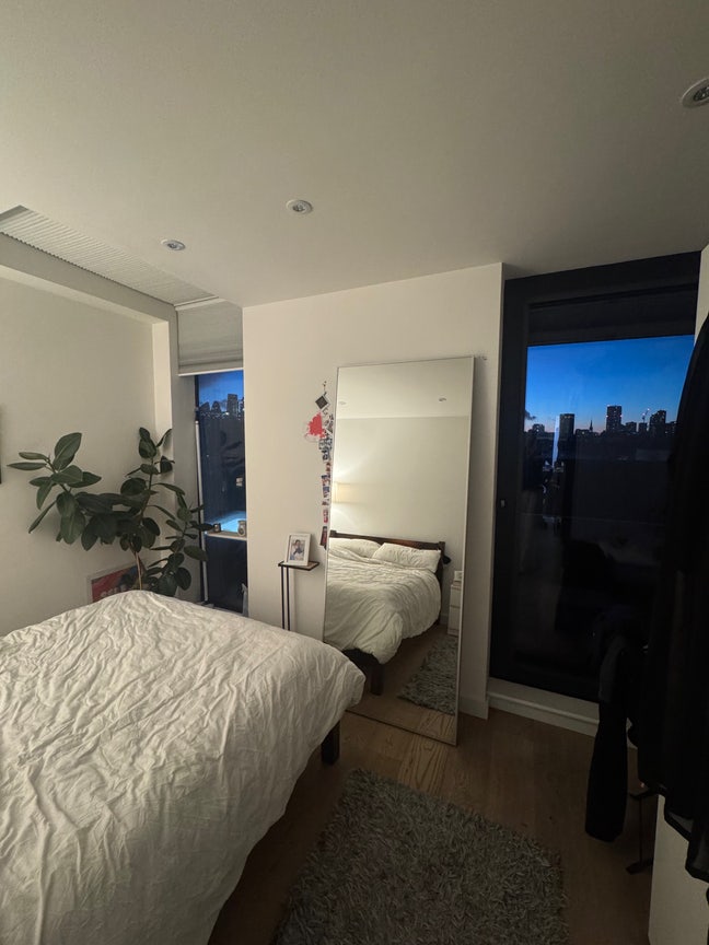 Double room with own bathroom - female only  Main Photo