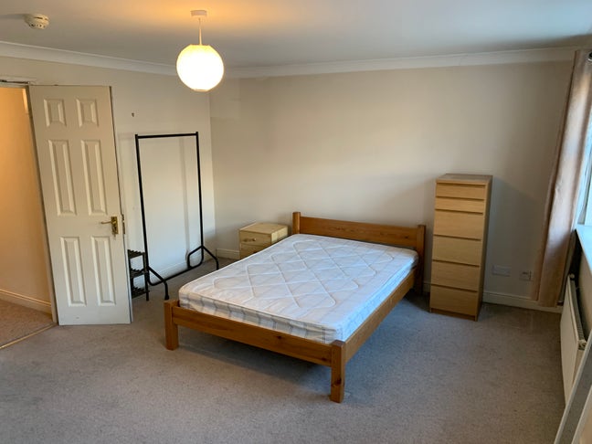 ** Clapham North ** Large Double Room Main Photo
