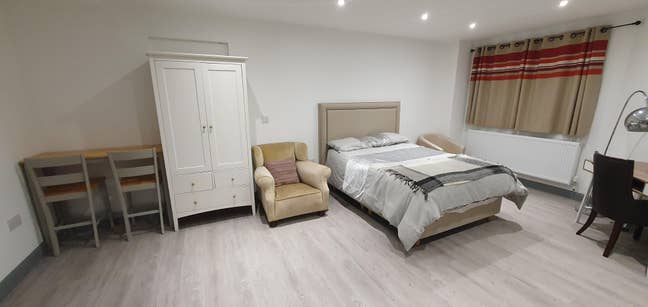 Brand New Large Modern spacious Studio Room Main Photo