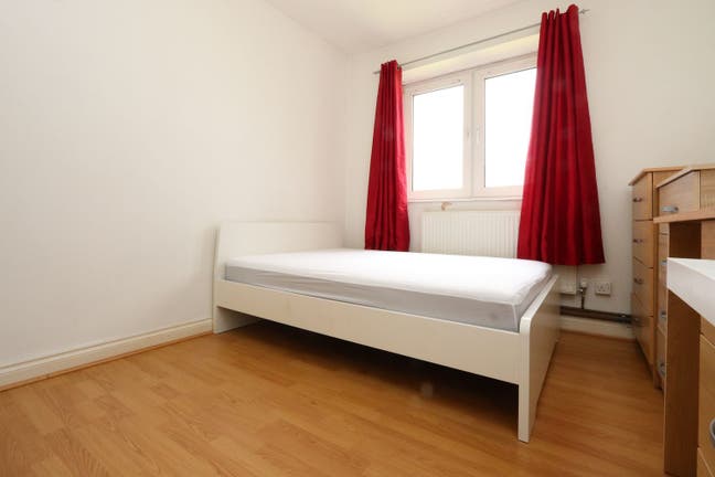 3 Beautiful Rooms in Shoreditch! Central Line!  Main Photo