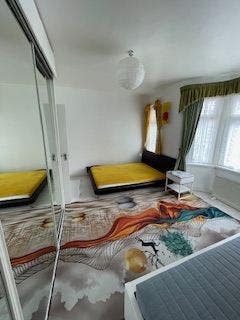 Huge and cozy room available in E12 Main Photo