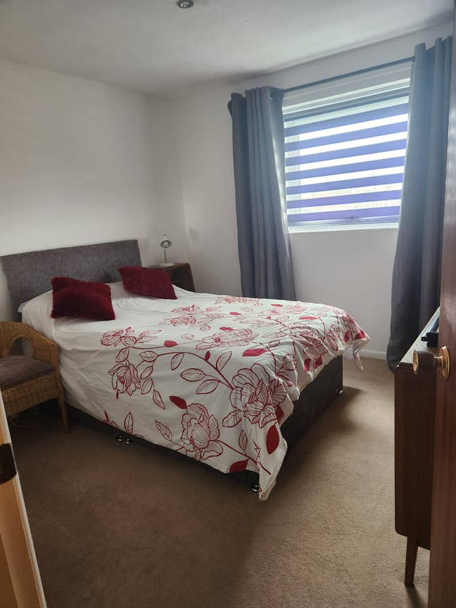 Double size room to rent available now Main Photo