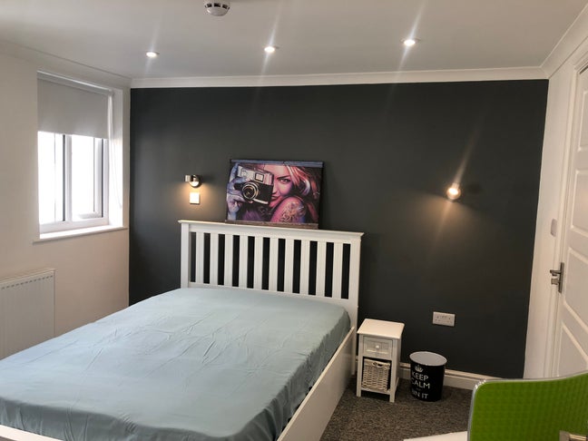 Beautiful room with your own tv 📺  - SN1postcode  Main Photo