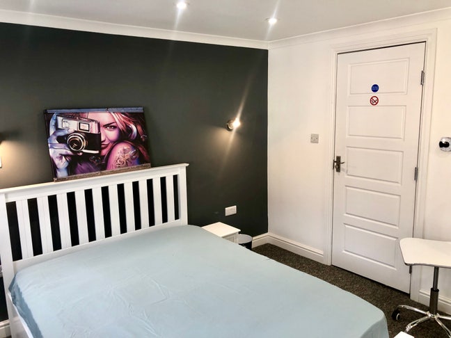 ONE En-suite room left! 🏠 Main Photo