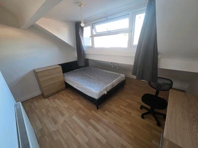 Double Room with bills Included Main Photo