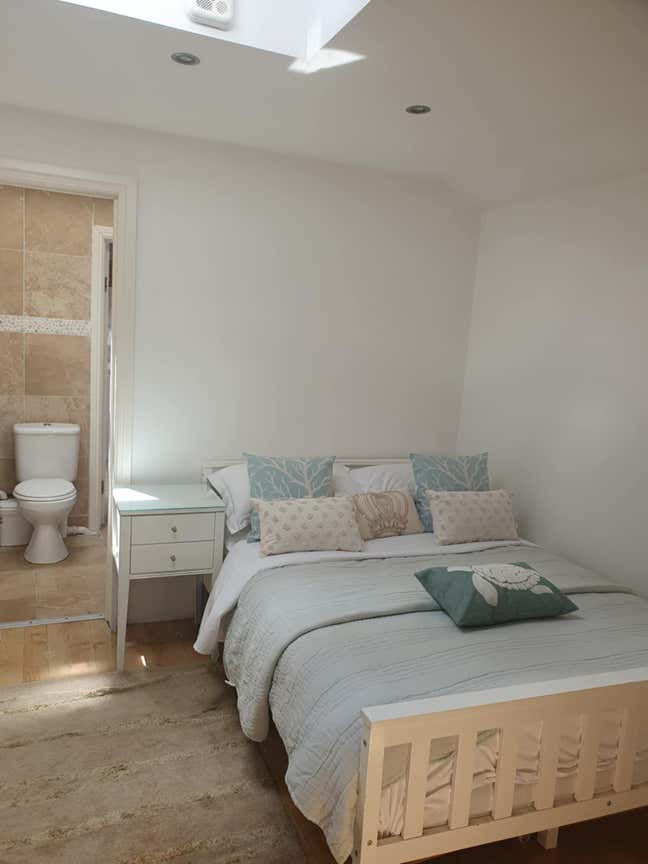 Annex With Patio, Own Quiet  Space, 5 day option   Main Photo