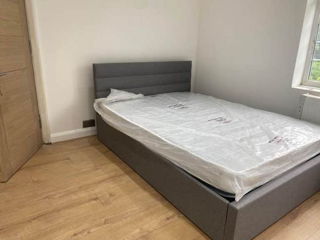 Small Double Bedsit Wembley Park Wembley  (Carm) Main Photo