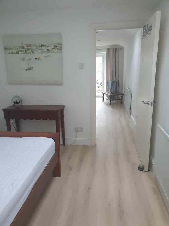 Annex With Patio, Own Quiet  Space, 5 day option   Main Photo