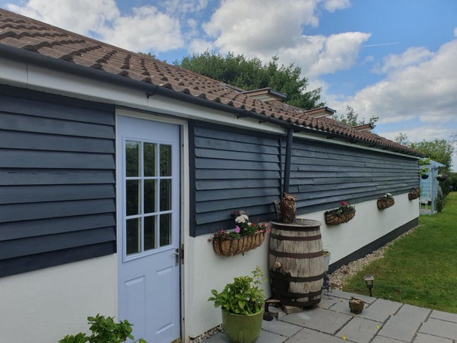 Annex With Patio, Own Quiet  Space, 5 day option   Main Photo