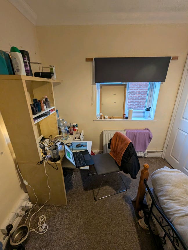 Double bedroom to let Main Photo
