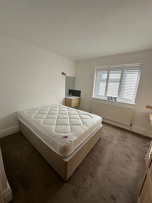 Double Rooms Sunningdale Main Photo