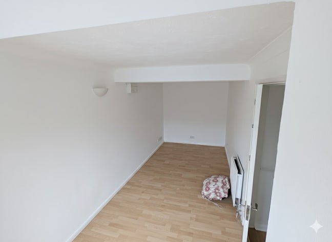 Large Double bedroom available to rent   Main Photo