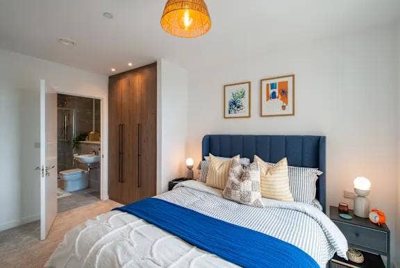 🏠Spacious Double Room Available in Luxury 2-Bed  Main Photo