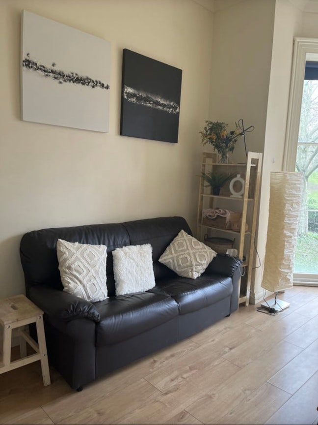 Looking for a flatmate by Arboretum Main Photo