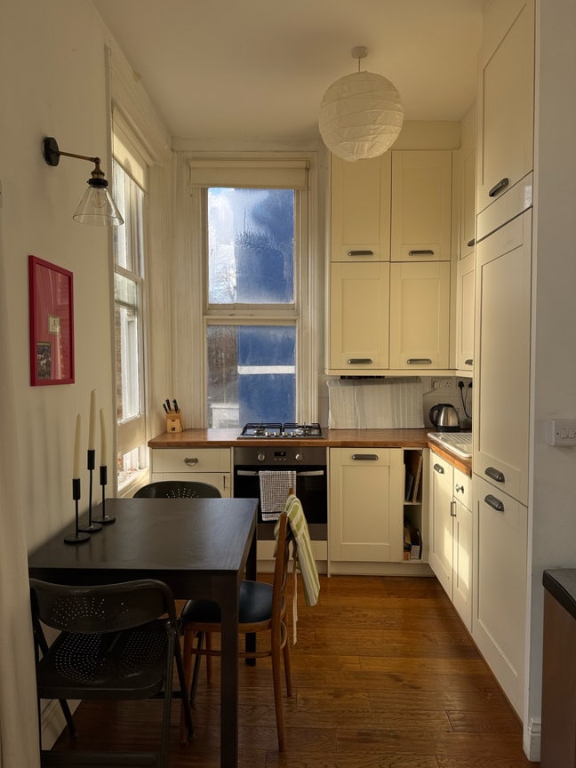 Period 1 Bed Flat Hungerford Road Main Photo