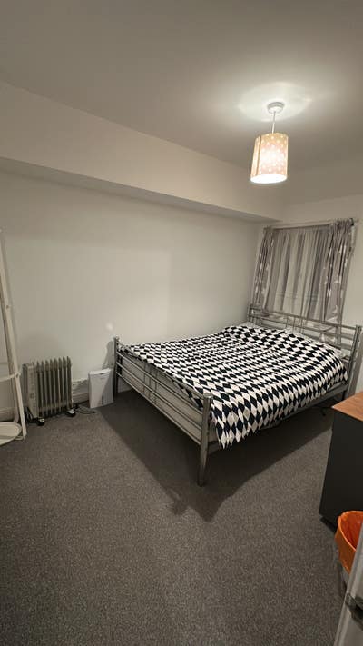 1 Double bedRoom available  Main Photo
