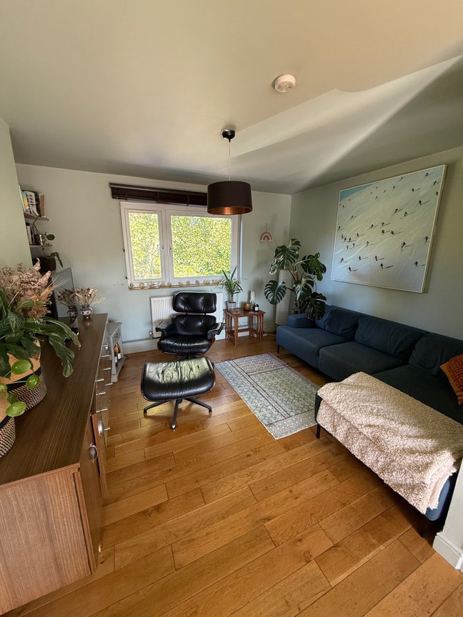 Cosy double in friendly 3 bed flat - Stepney Green Main Photo